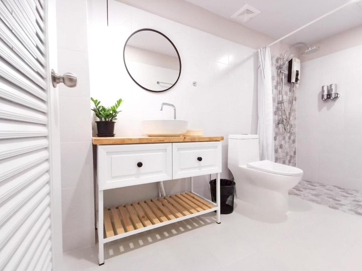 Snoozy Guesthouse Phuket المظهر الخارجي الصورة